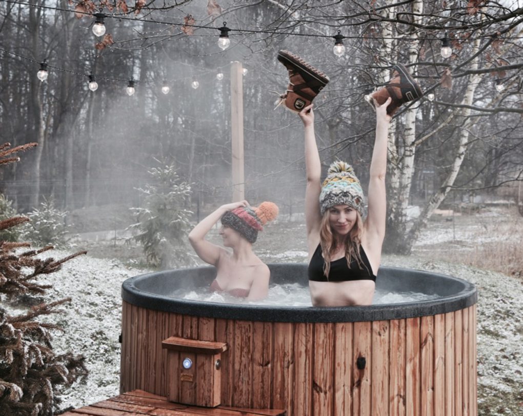 bain spa nordique chaud hiver neige