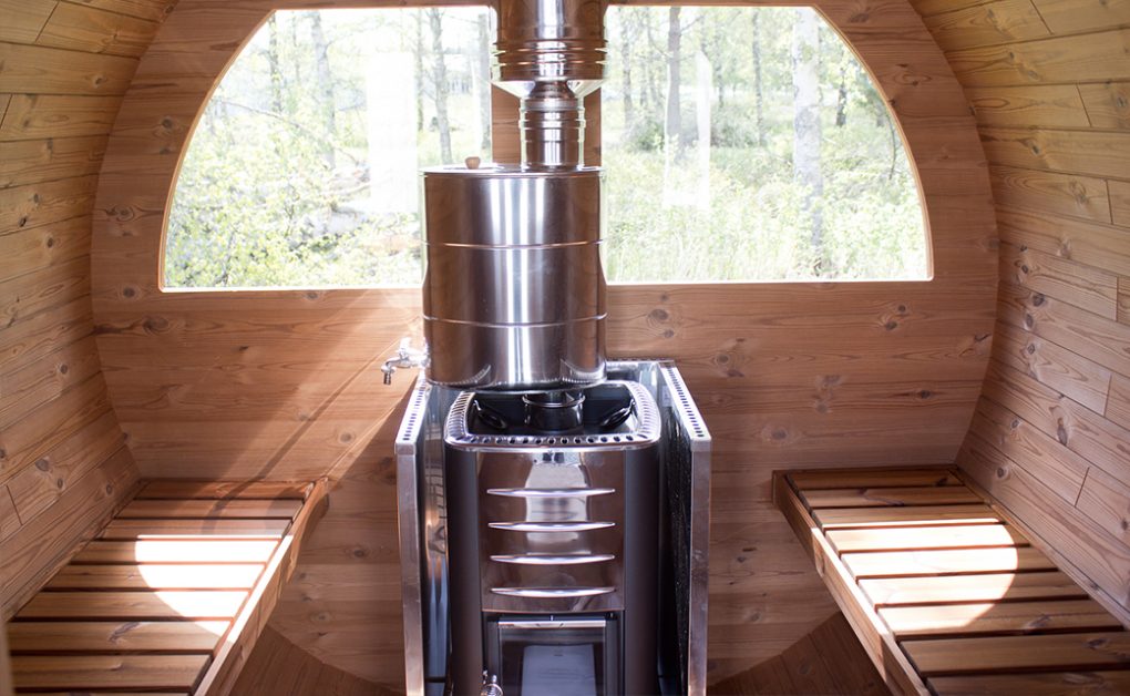 Poêle à bois dans sauna tonneau extérieur Authentic