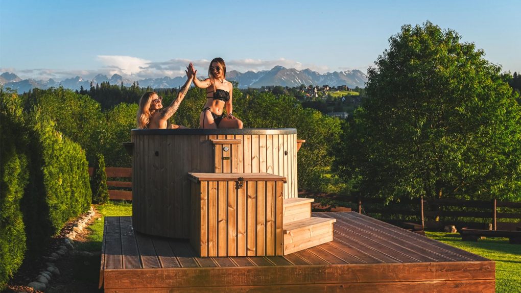 Femmes dans un bain nordique