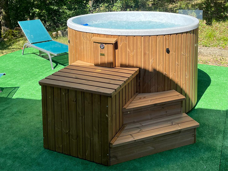 Bain nordique sur une terrasse