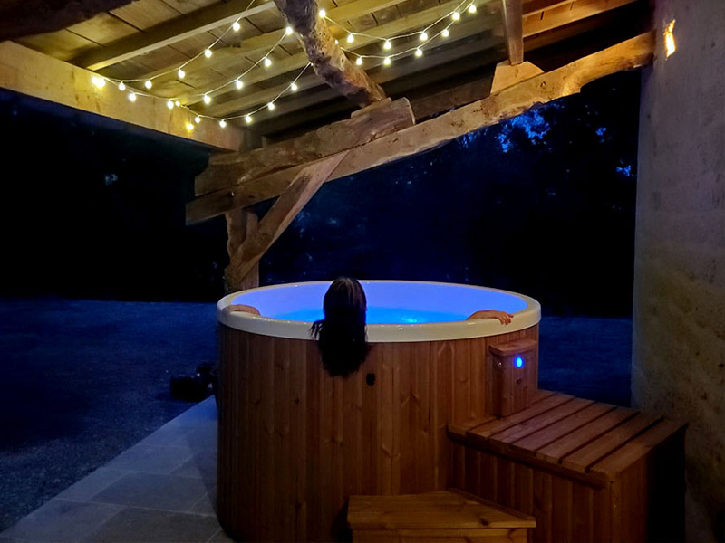 Bain nordique de nuit avec éclairage LED